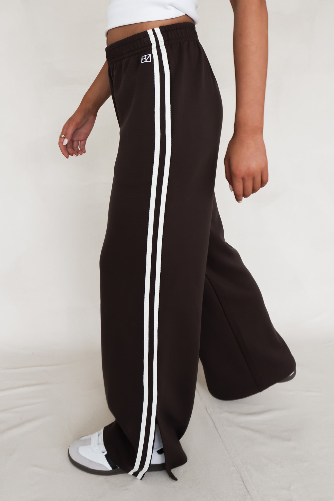 パンツ BOTT Lightweight Striped Trackpants Oakley Stripe Track Pant Chocolate - BY. ZAH
