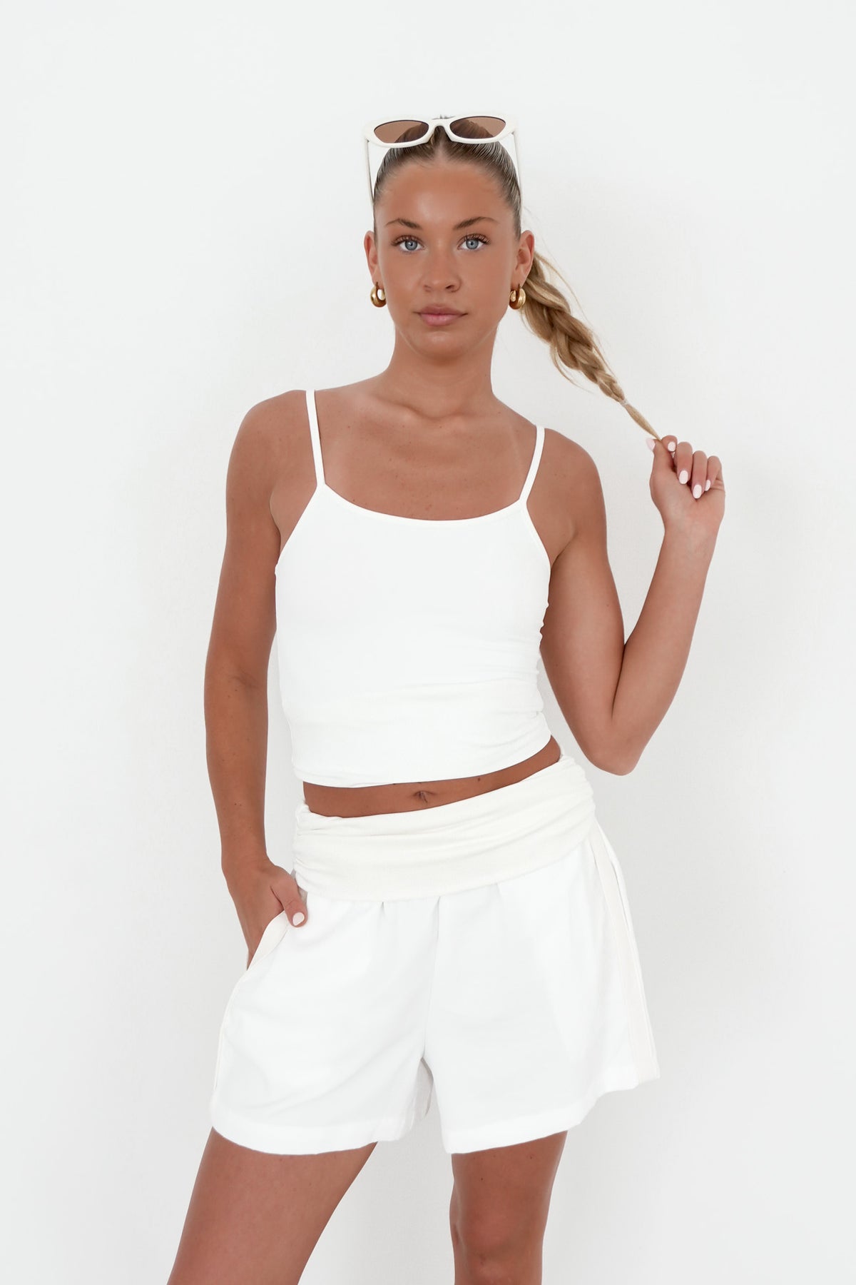 Solana Short White